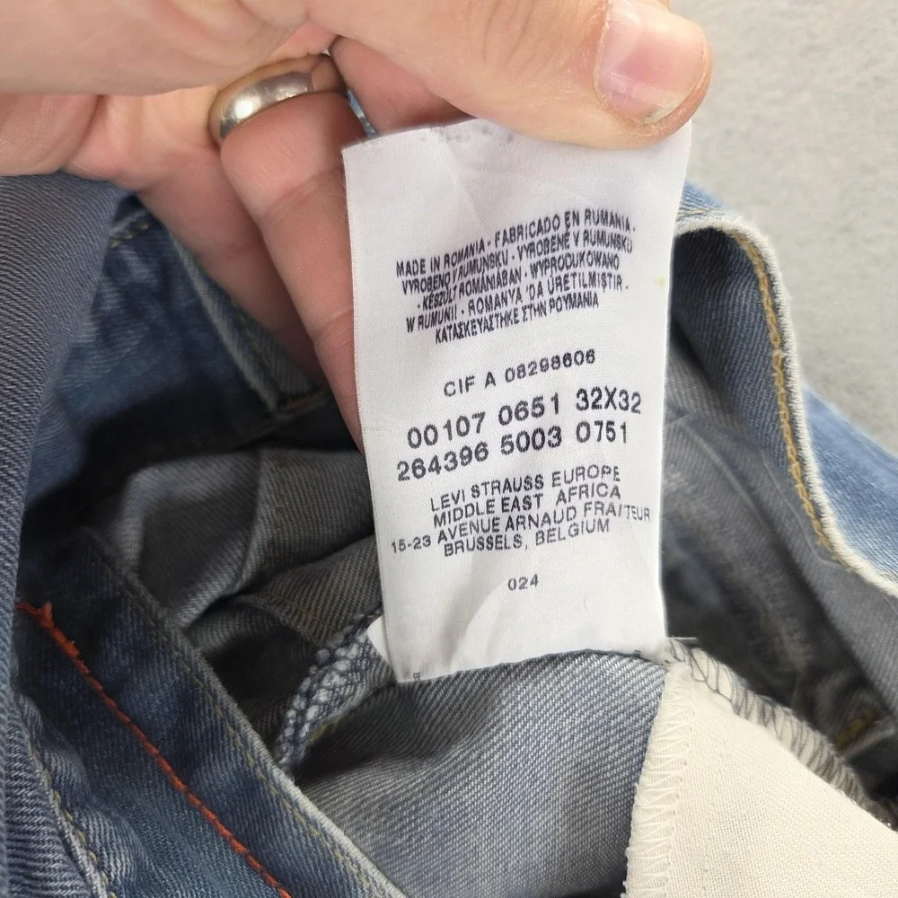 Vintage Levis Engineered Jeans Mens 32x32 Blue Twisted Flap Pockets Medium Wash